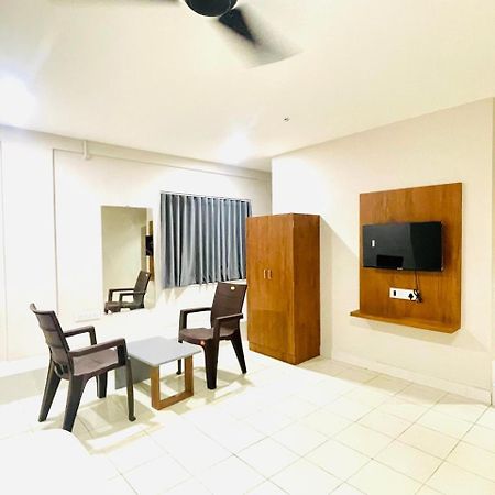 Hotel Royal Orbit Rajkot Extérieur photo
