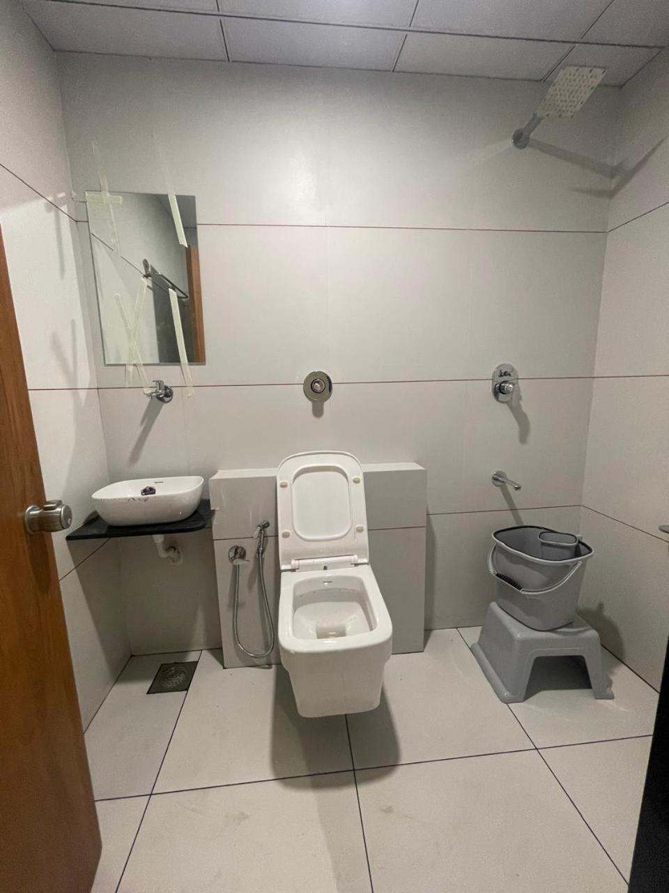 Hotel Royal Orbit Rajkot Extérieur photo