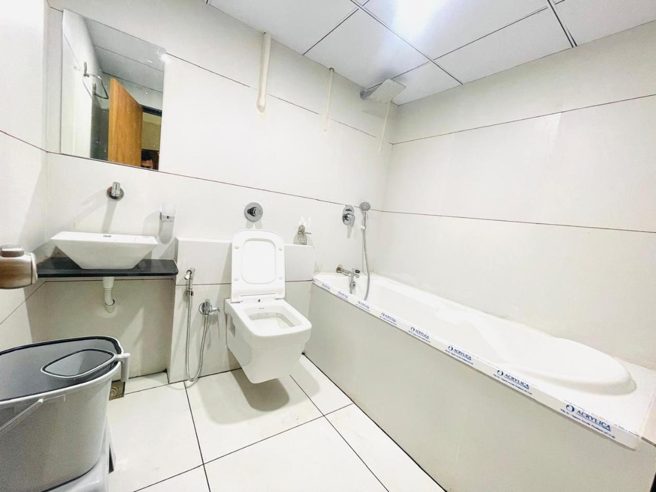 Hotel Royal Orbit Rajkot Extérieur photo